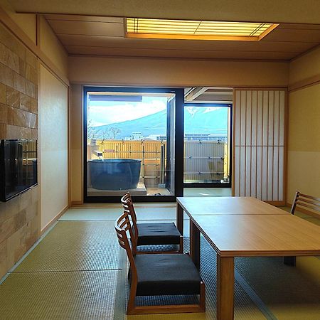 Fujikawaguchiko Onsen Konanso Hotel Kültér fotó A room at the Kyoto International Manga Museum