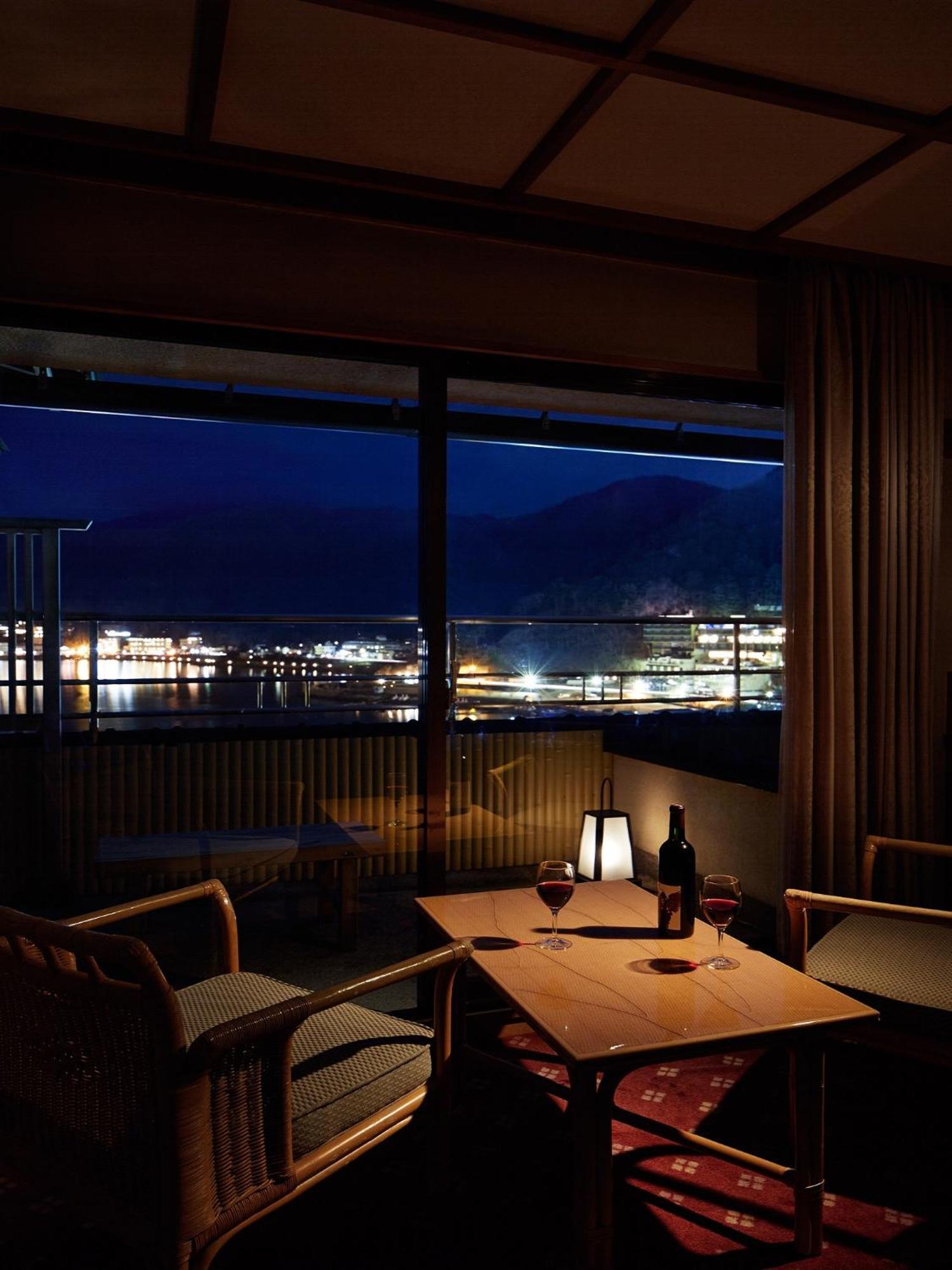 Fujikawaguchiko Onsen Konanso Hotel Szoba fotó View of the town from a hotel