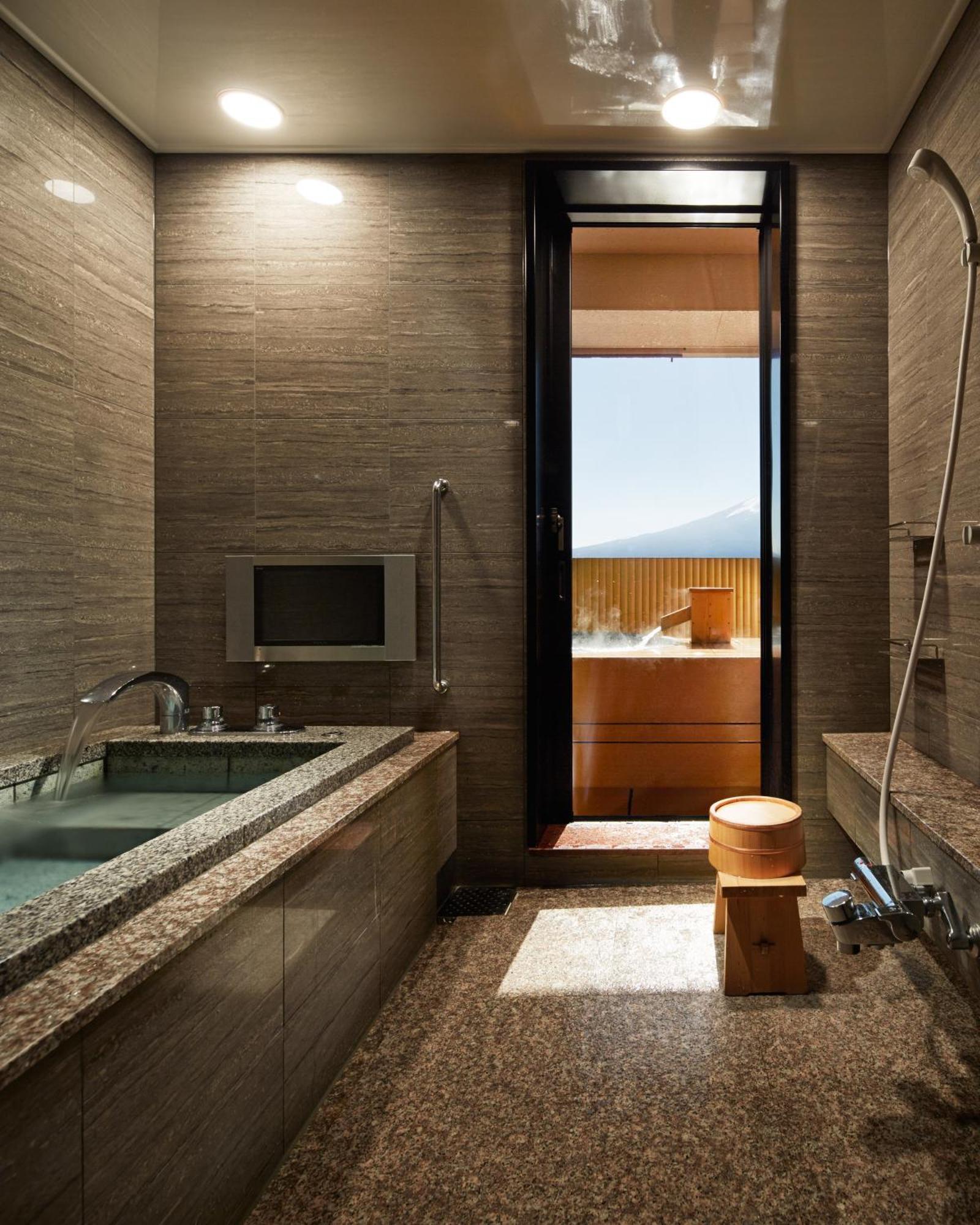 Fujikawaguchiko Onsen Konanso Hotel Szoba fotó A modern onsen