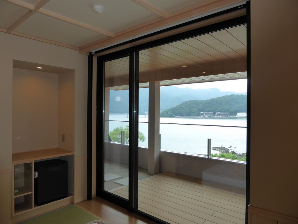 Fujikawaguchiko Onsen Konanso Hotel Kültér fotó A sliding door