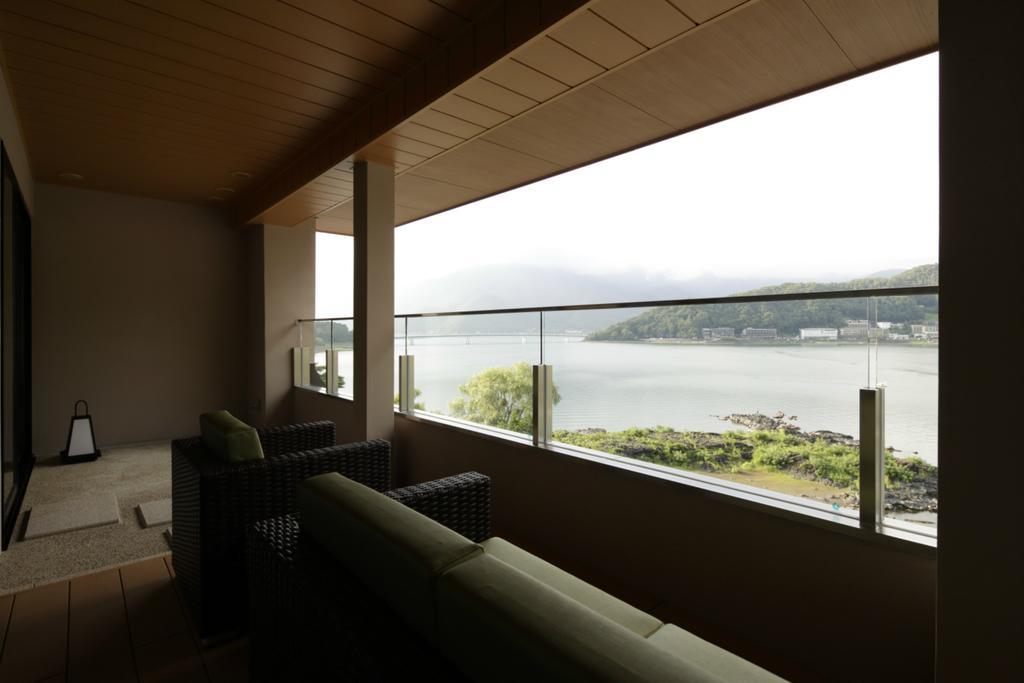 Fujikawaguchiko Onsen Konanso Hotel Kültér fotó A view of Lake Biwa from a room at the hotel