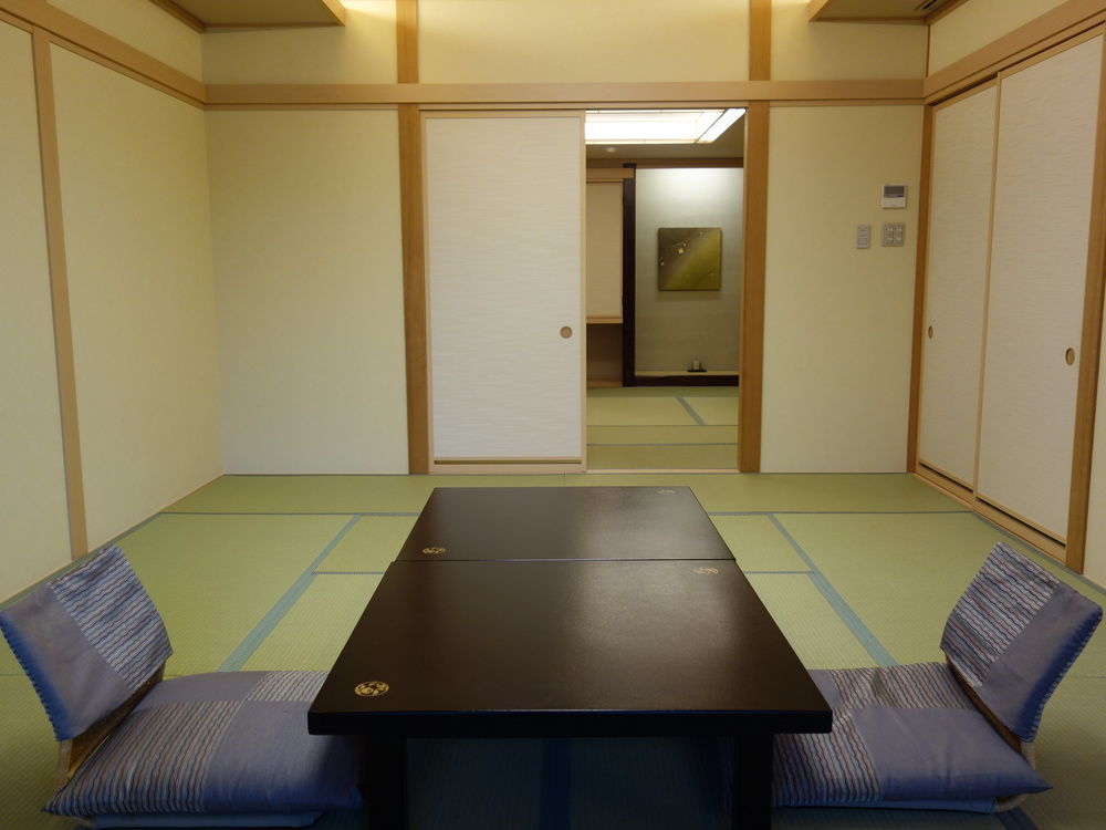 Fujikawaguchiko Onsen Konanso Hotel Kültér fotó A traditional Japanese room with tatami flooring